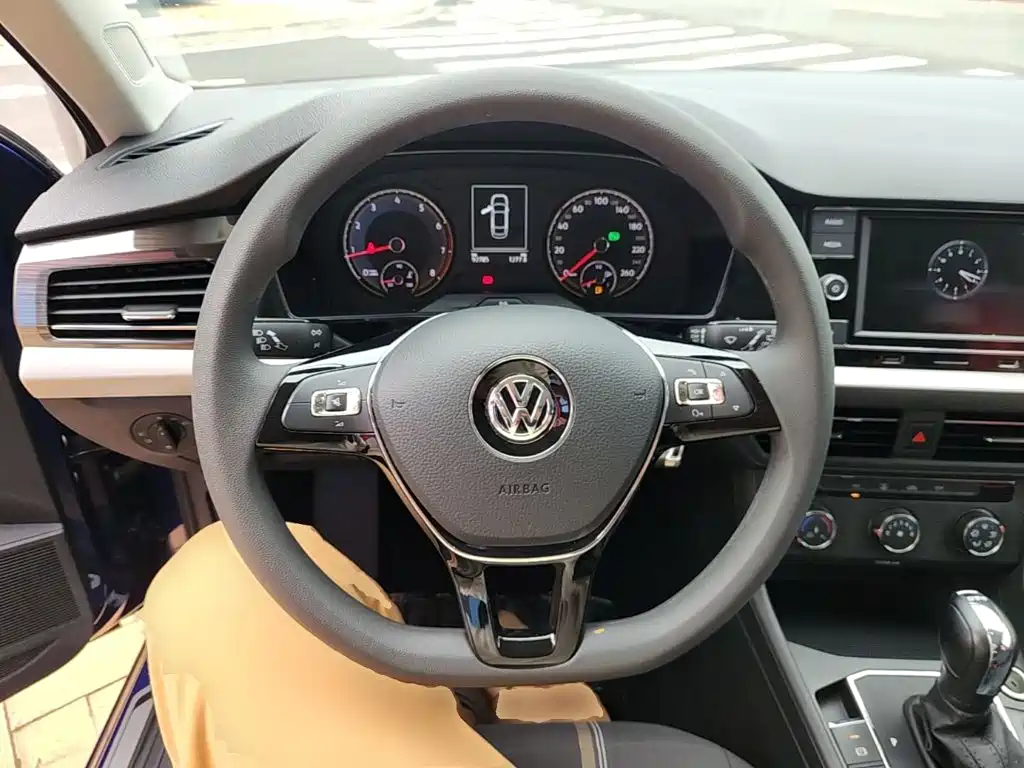 Volkswagen Lavida 2018 — фото 11