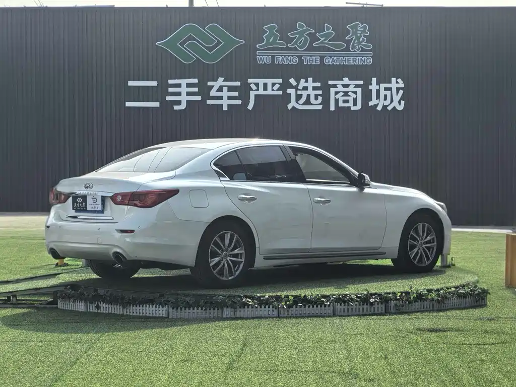 Infiniti Q50L 2015 — фото 19