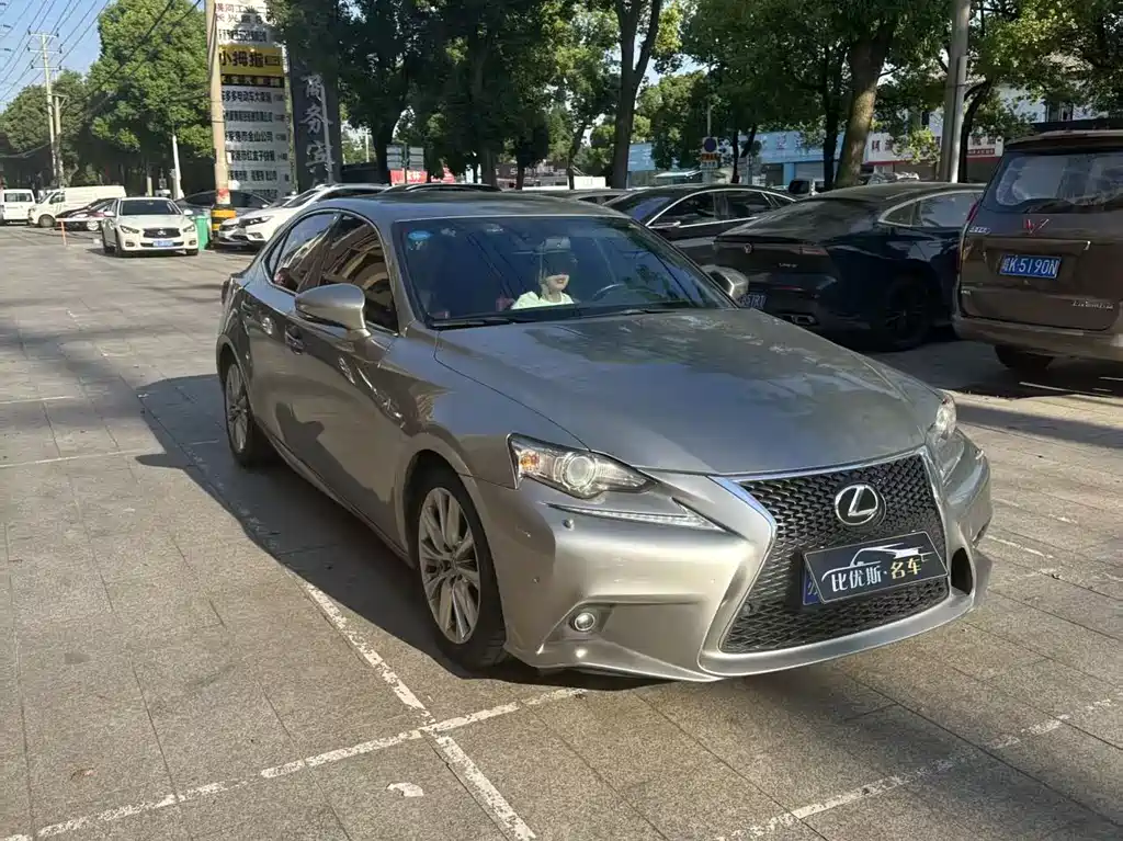 Lexus IS 2015 — фото 2
