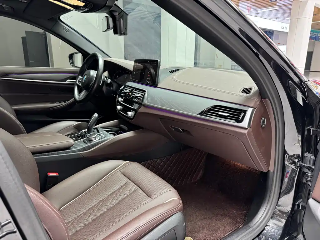 BMW 5 Series 2022 — фото 18