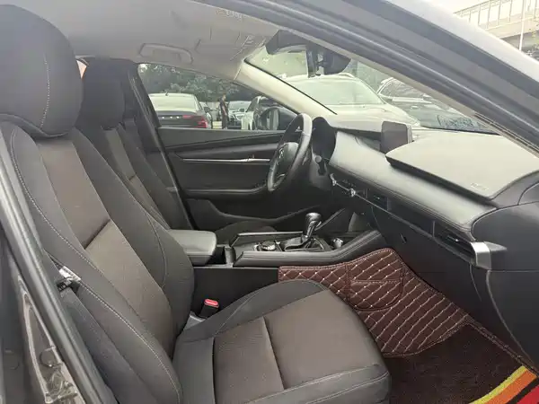 Mazda 3 Axela 2024