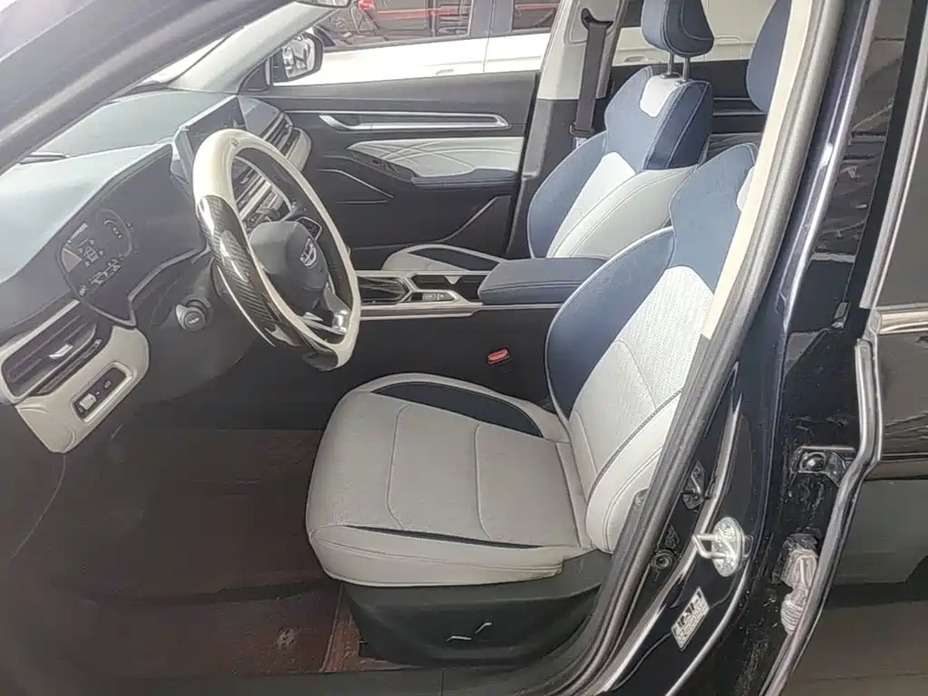 Geely Emgrand 2023 — фото 11