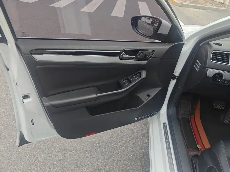 Volkswagen Sagitar 2016