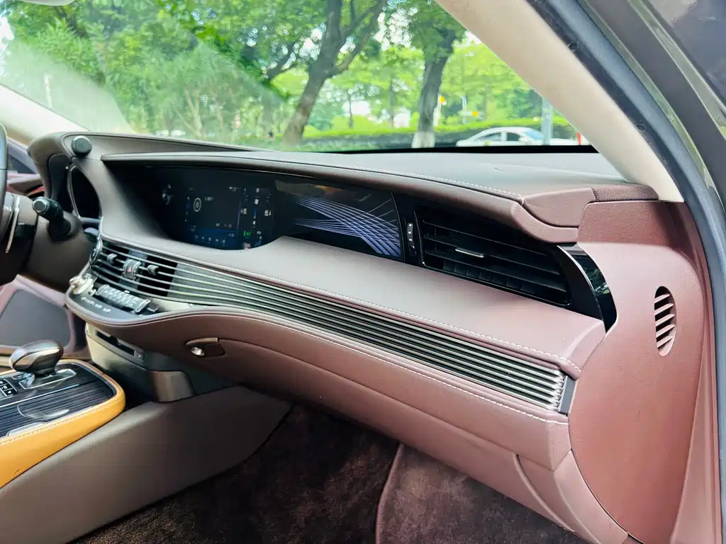 Lexus LS 2020 — фото 15