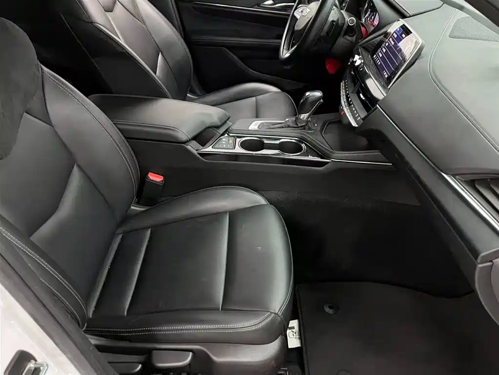 Cadillac CT4 2022 — фото 12