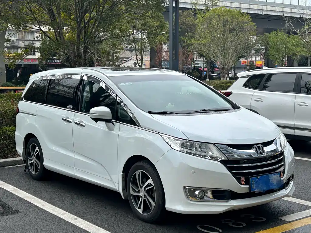 Honda Odyssey 2015 — фото 1