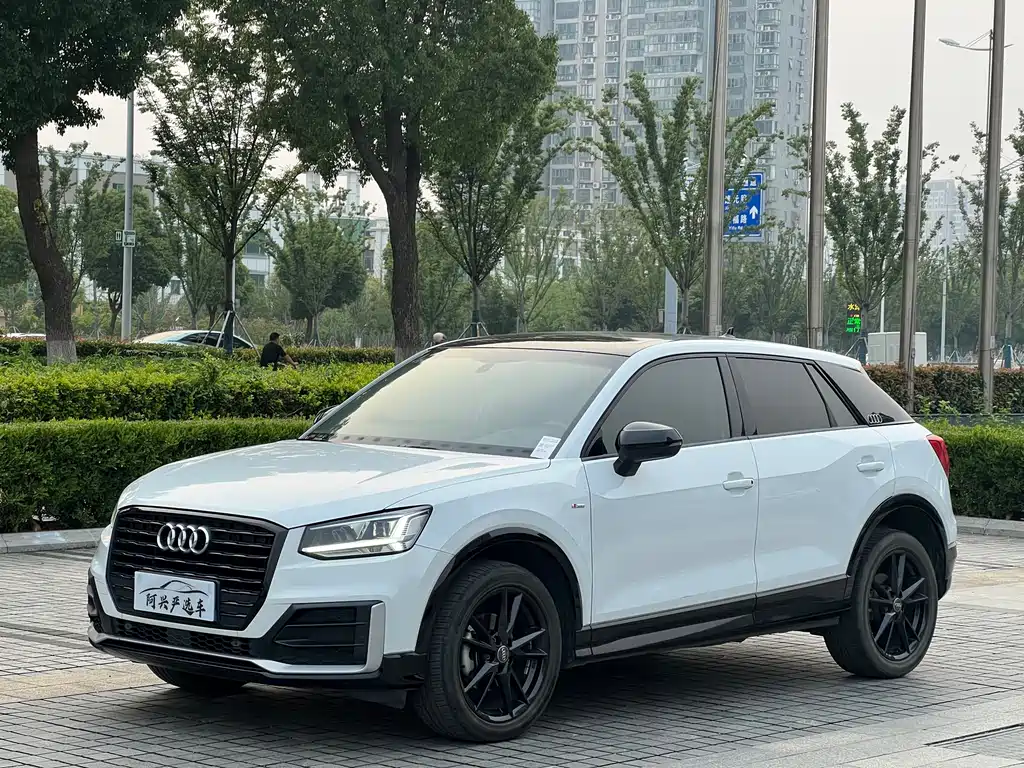 Audi Q2L 2020 — фото 1