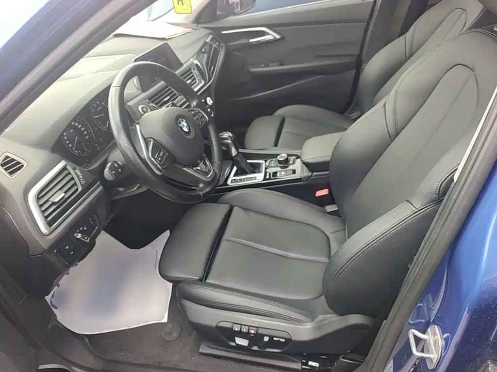 BMW 1 Series 2018 — фото 15