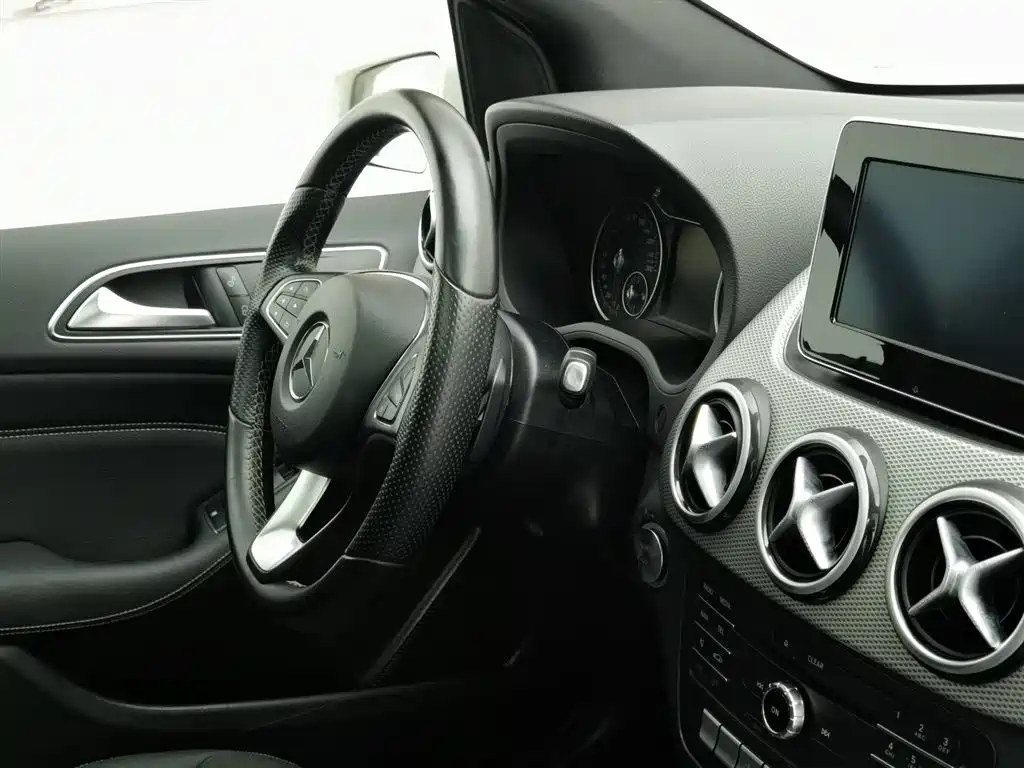 Mercedes-Benz B-Class 2015 — фото 22