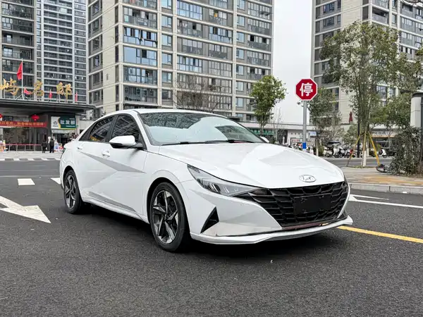 Hyundai Elantra 2022