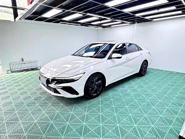 Hyundai Elantra 2023