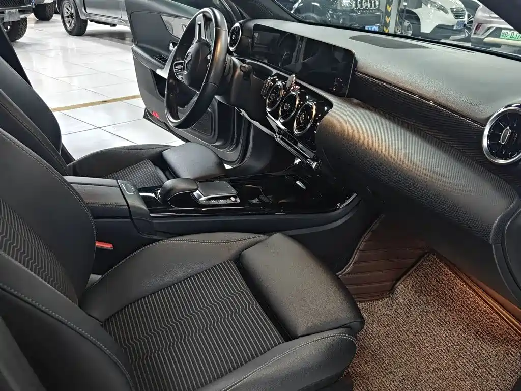 Mercedes-Benz A-Class 2020 — фото 14