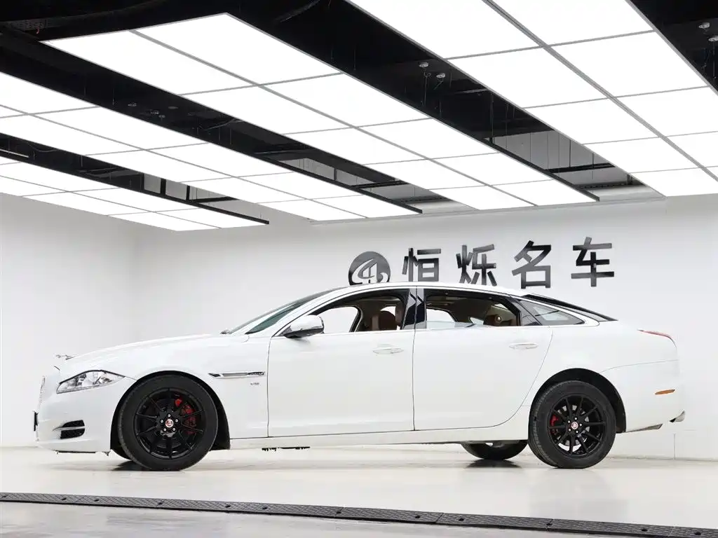 Jaguar XJ 2014 — фото 31