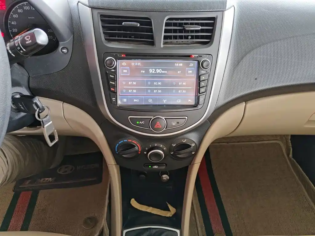 Hyundai Verna 2015 — фото 13