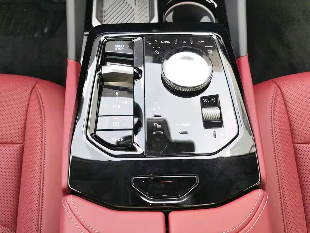 BMW i5 2026 — фото 12