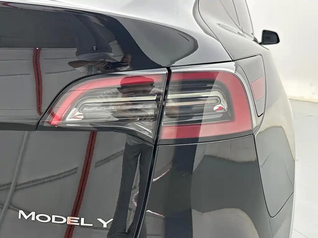 Tesla Model Y 2023 — фото 32