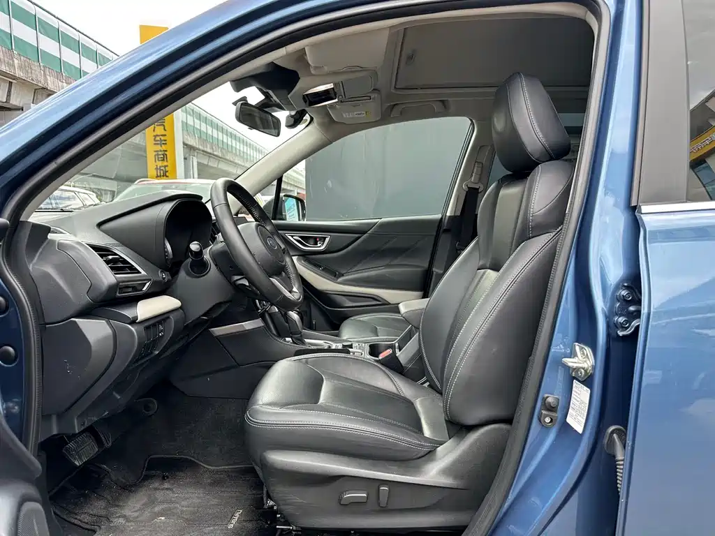 Subaru Forester 2022 — фото 3