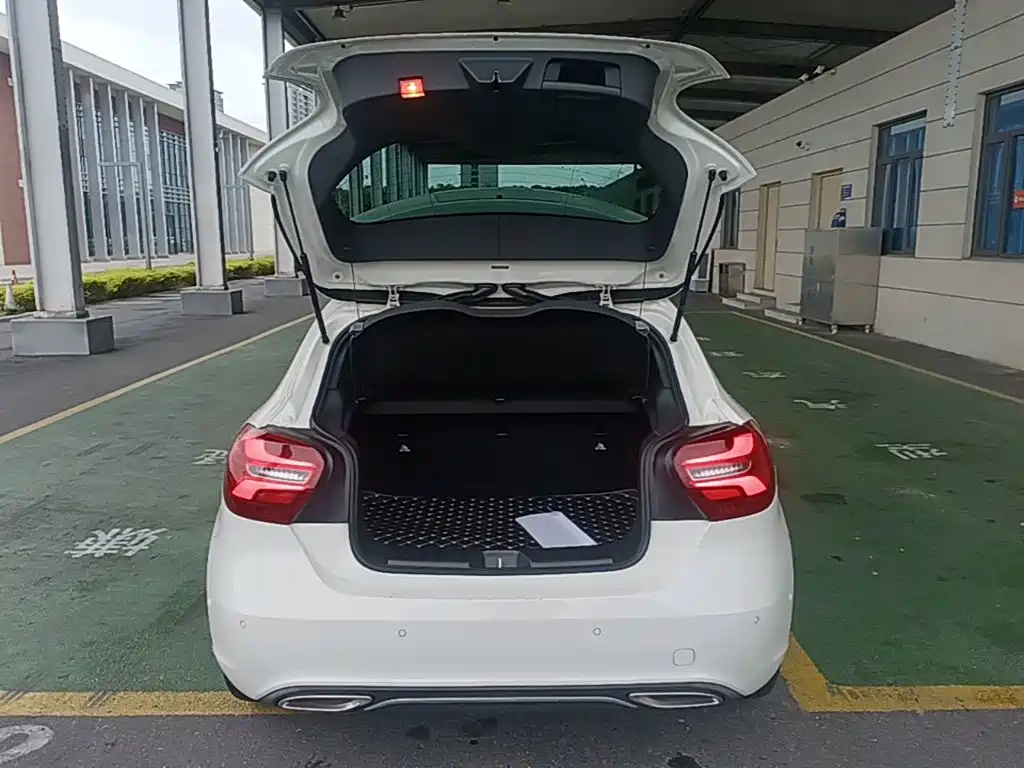 Mercedes-Benz A-Class 2018 — фото 19