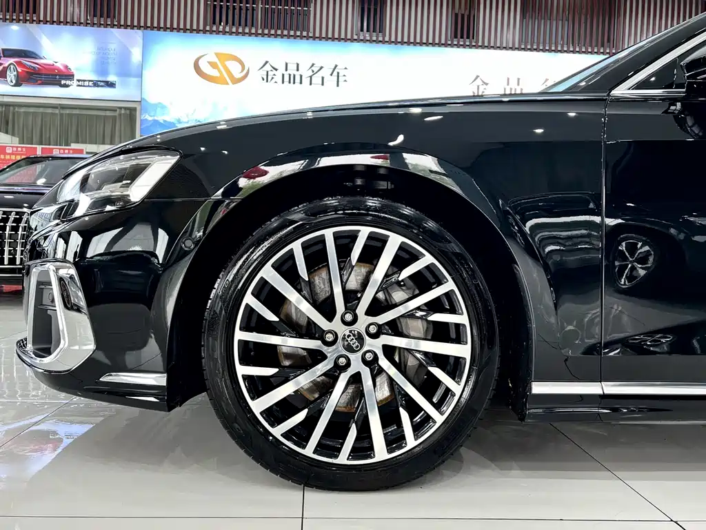 Audi A8 2025 — фото 30