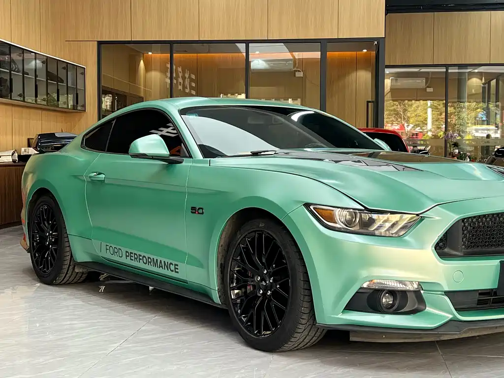 Ford Mustang 2017 — фото 11