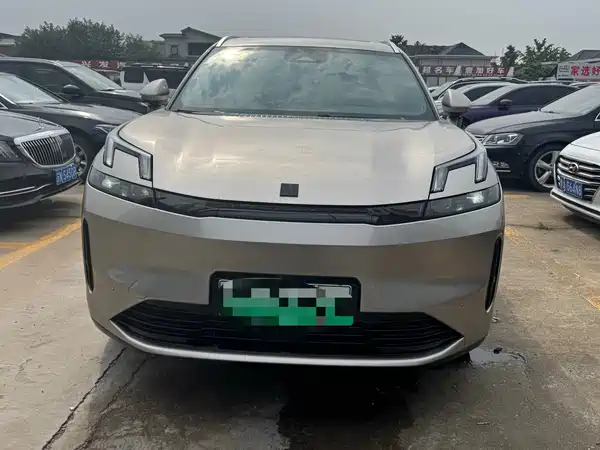 Lynk & Co 08 EM-P 2025