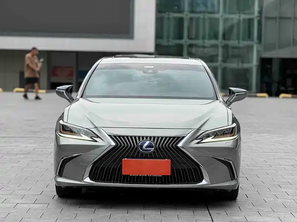 Lexus ES 2021