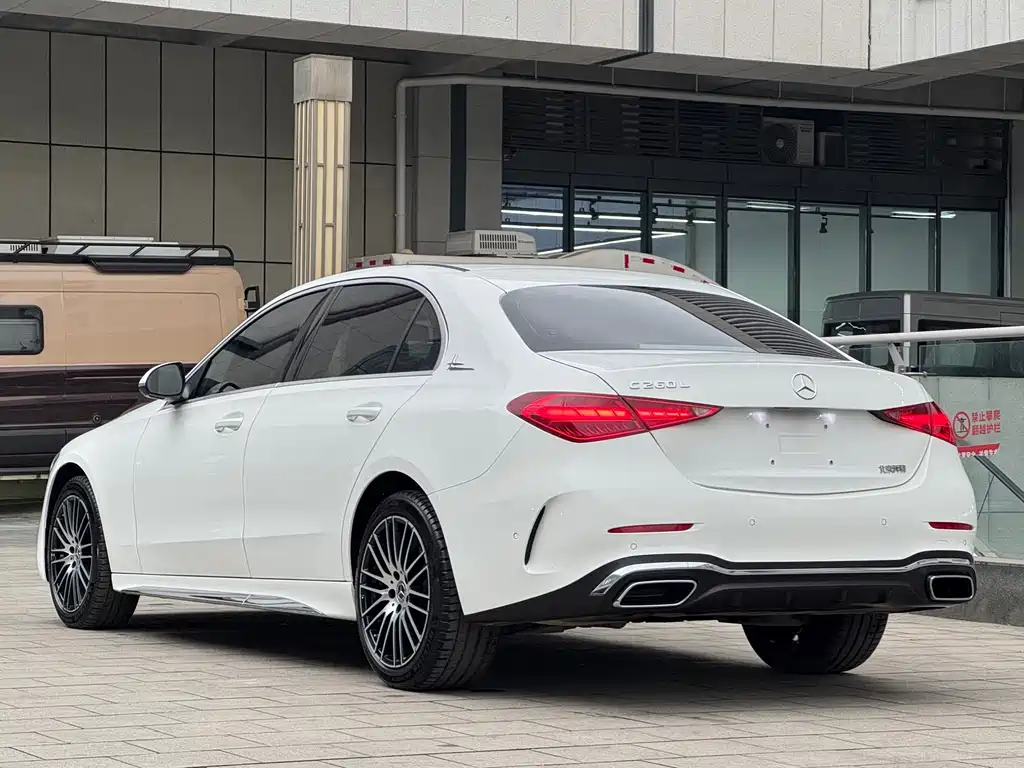 Mercedes-Benz C-Class 2023 — фото 6