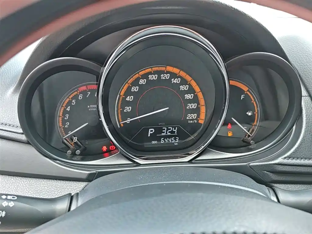 Toyota Yaris L 2022 — фото 12