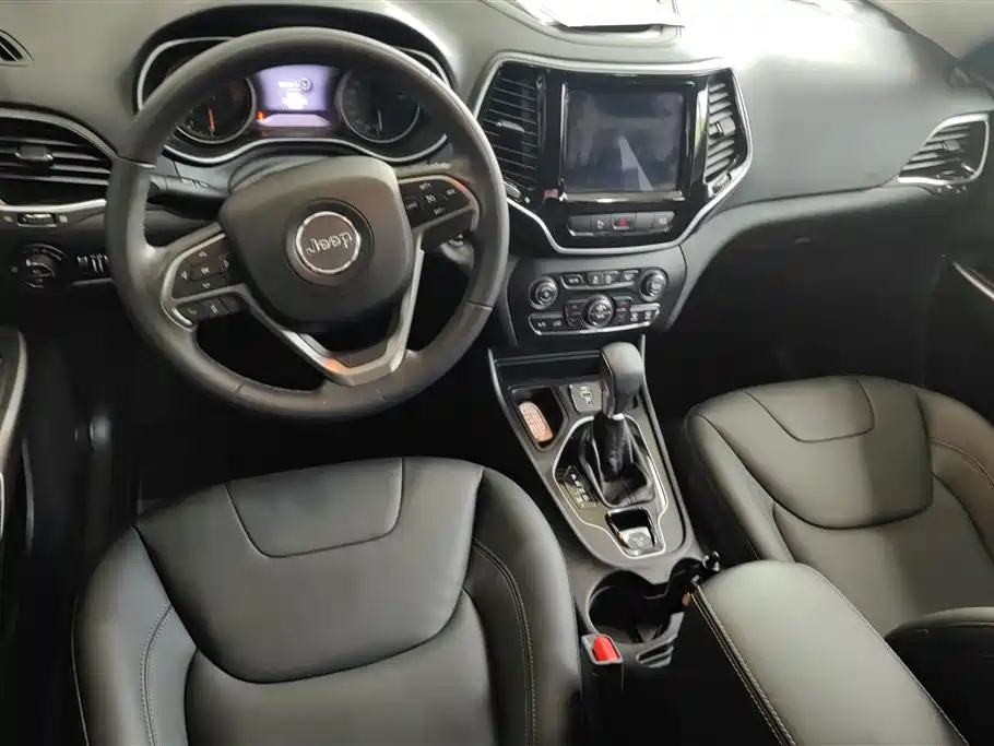 Jeep Cherokee 2019 — фото 12