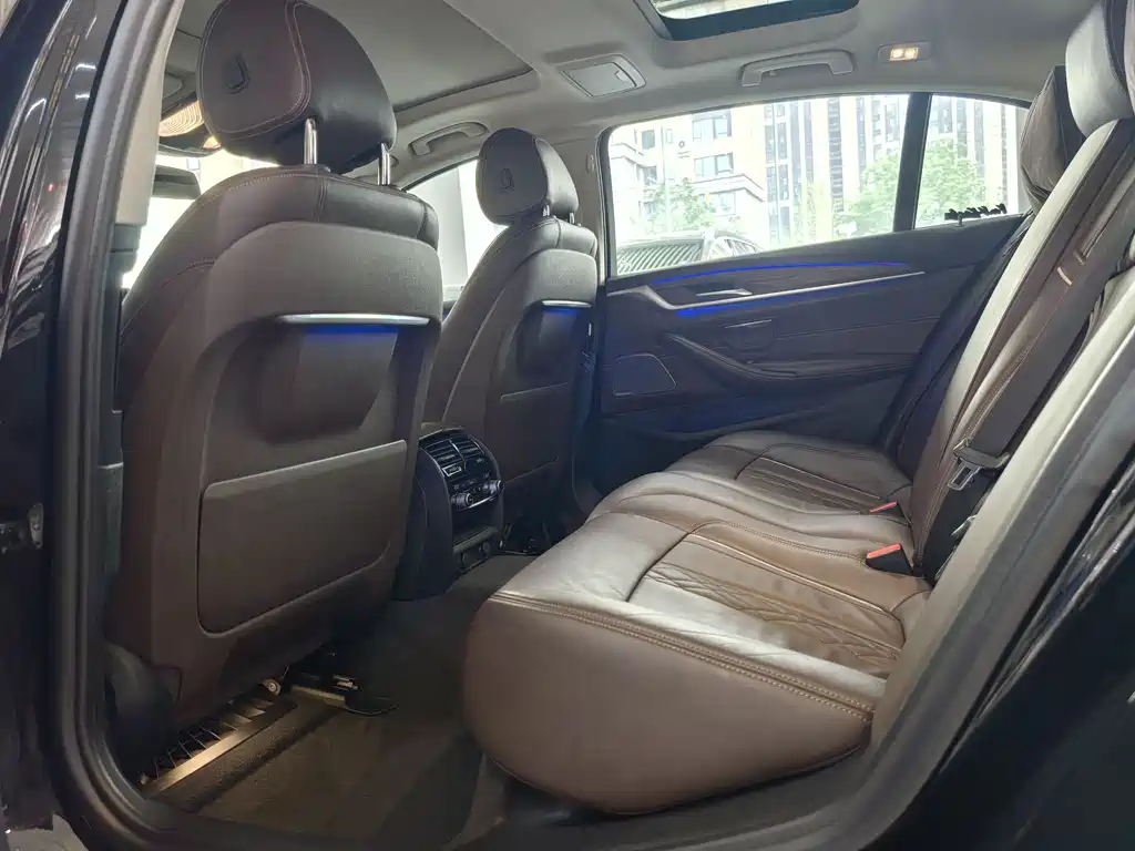 BMW 5 Series 2019 — фото 12