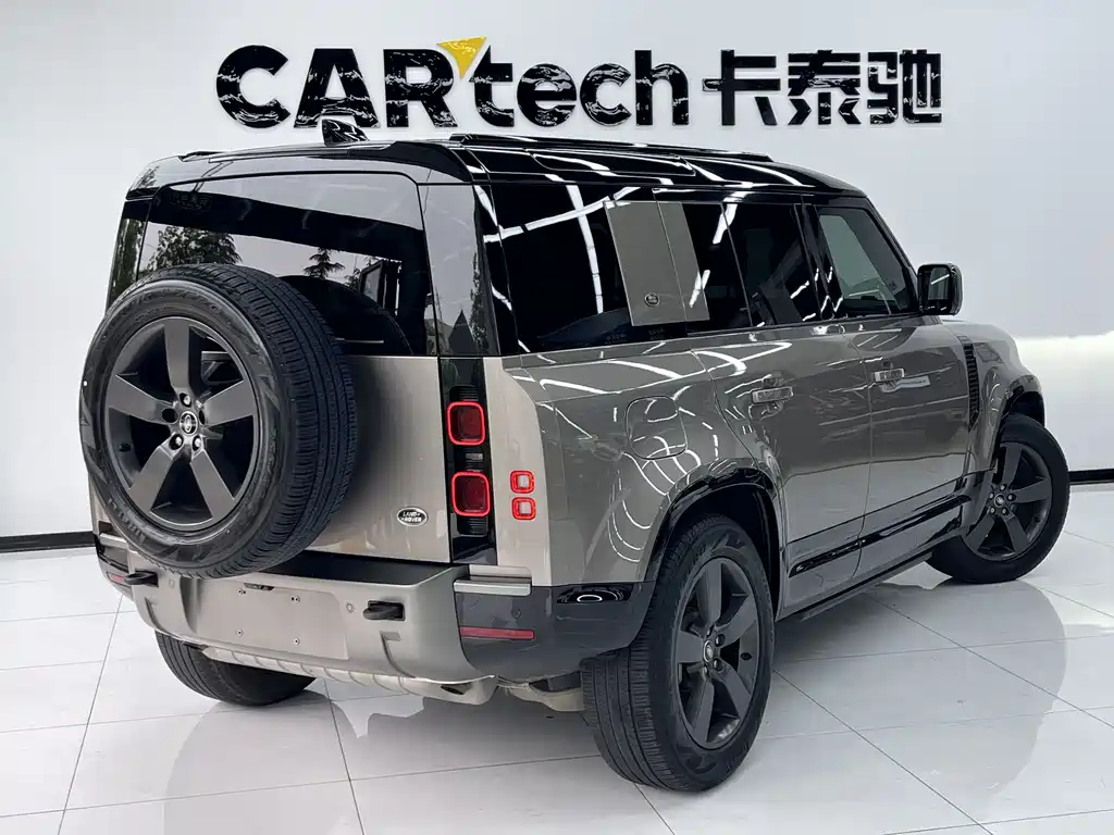 Land Rover Defender 2022 — фото 27