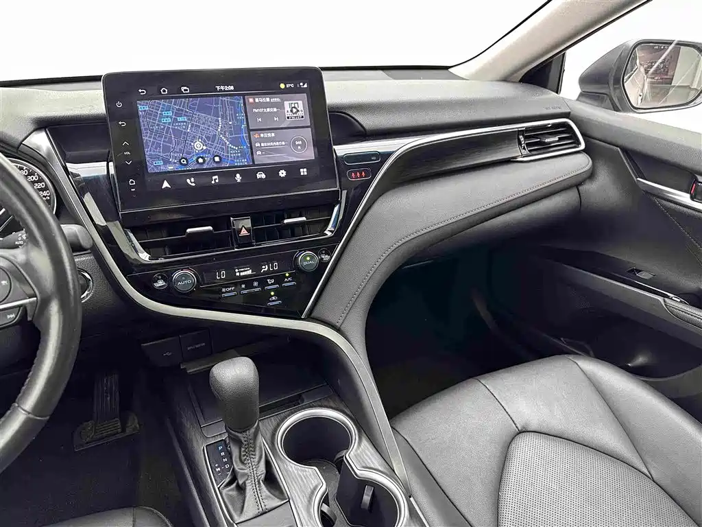 Toyota Camry 2024 — фото 12