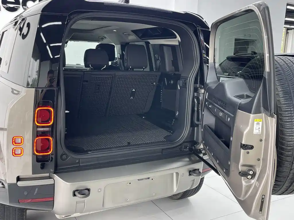 Land Rover Defender 2022 — фото 23