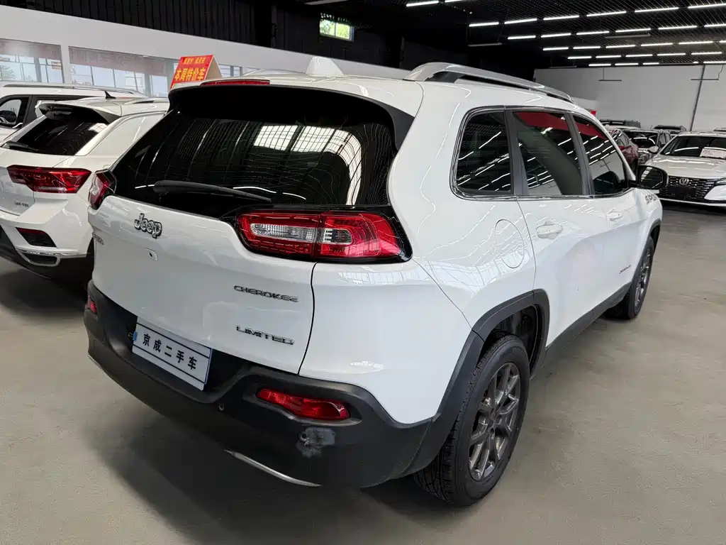 Jeep Cherokee 2020 — фото 18