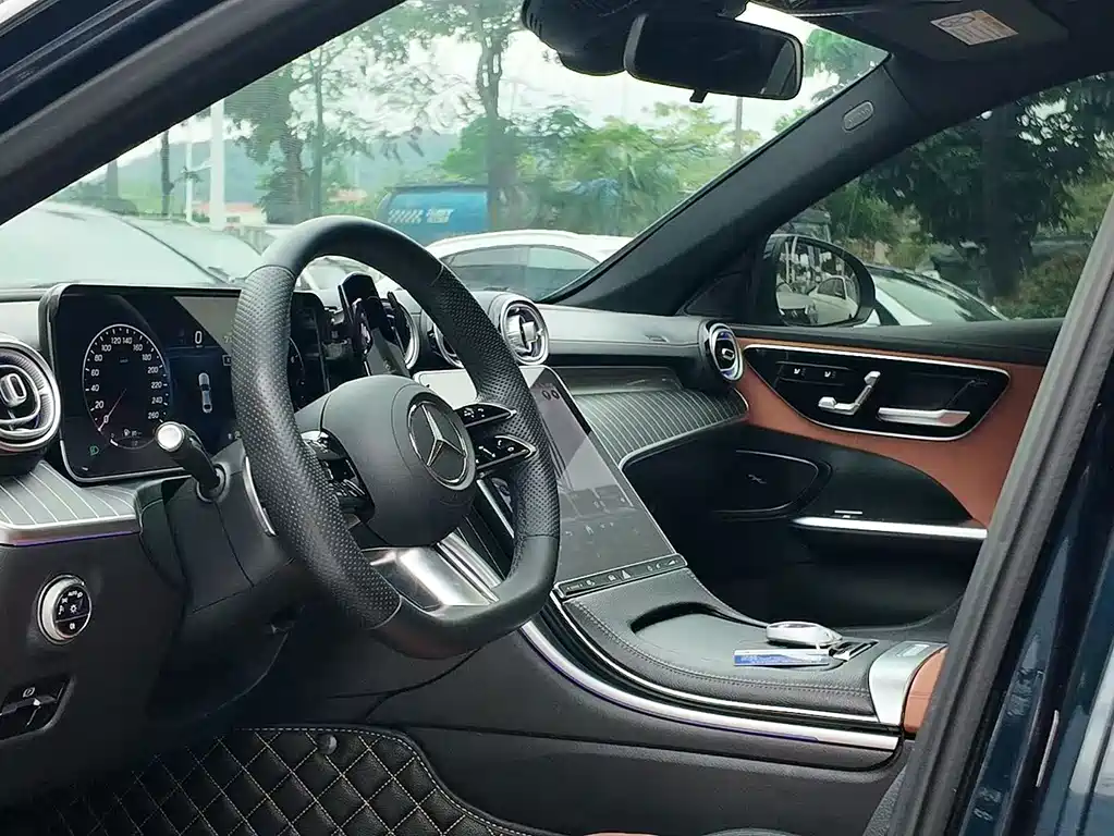 Mercedes-Benz C-Class 2023 — фото 6
