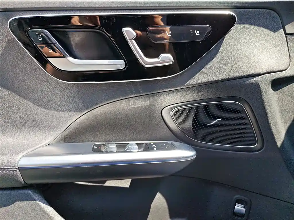 Mercedes-Benz C-Class 2023 — фото 9