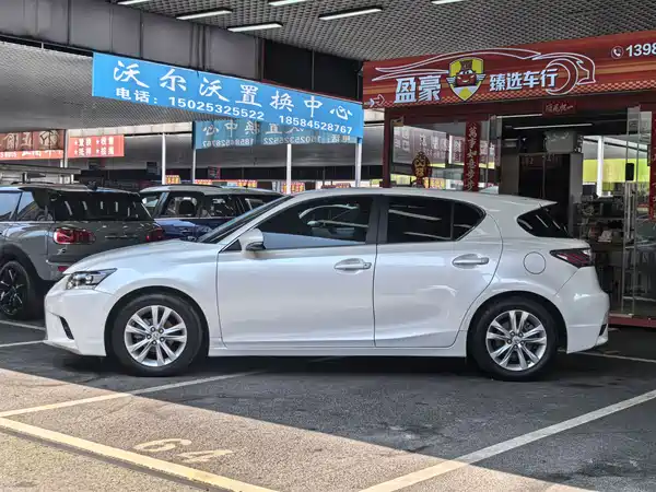 Lexus CT 2014
