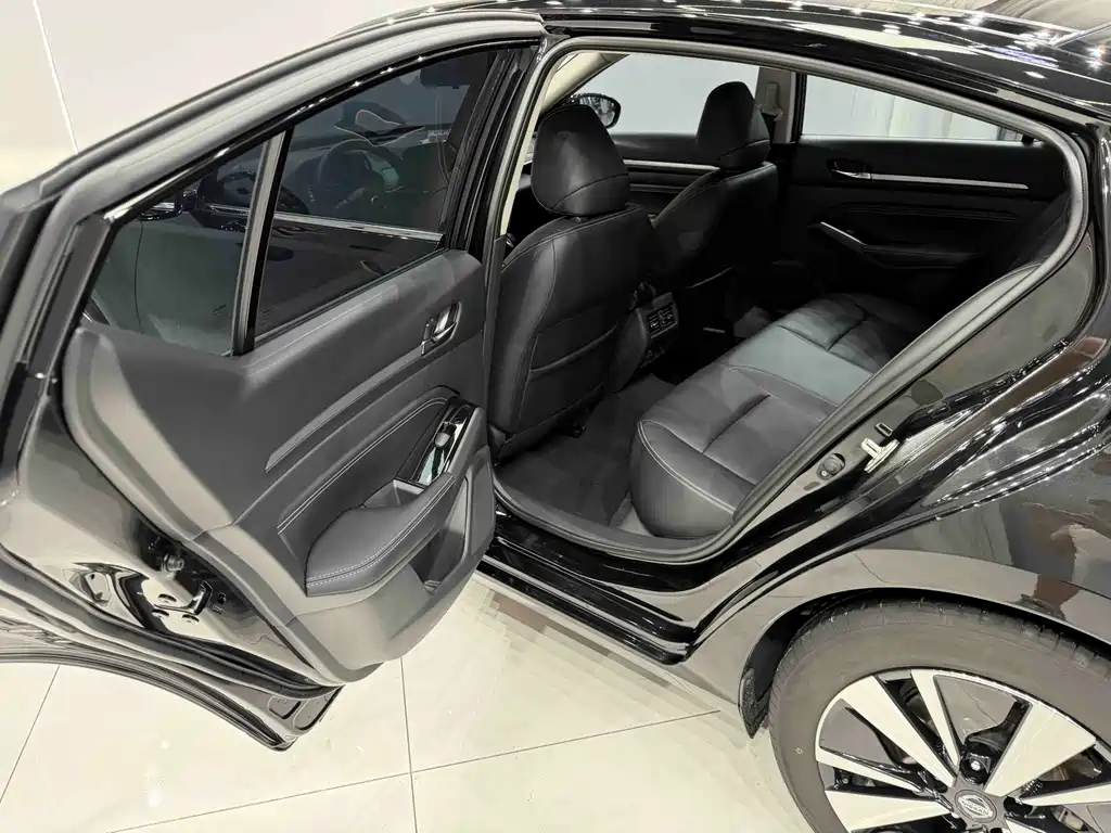 Nissan Teana 2022 — фото 16