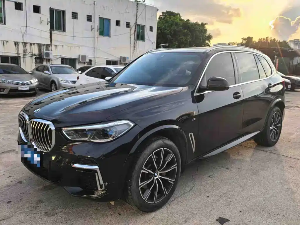 BMW X5 2022 — фото 1