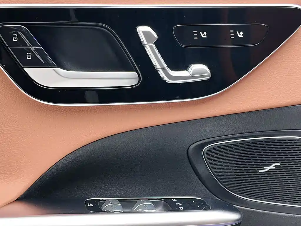 Mercedes-Benz C-Class 2023 — фото 7