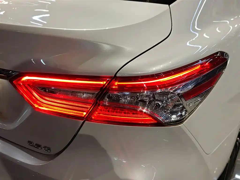 Toyota Camry 2022 — фото 8