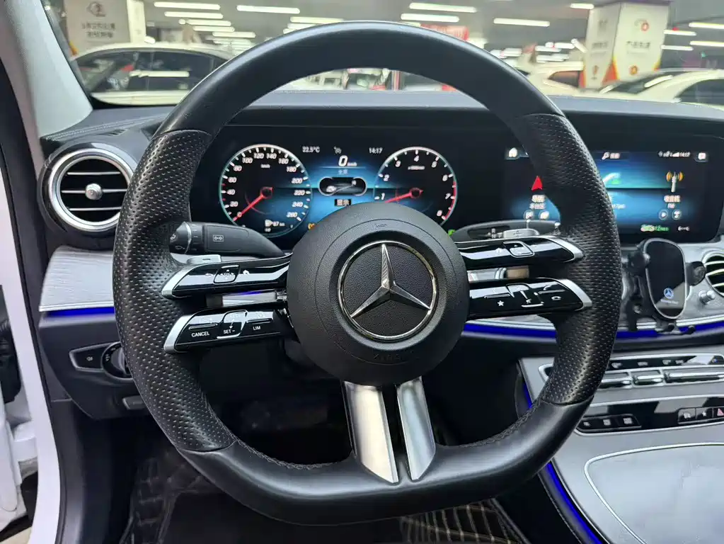 Mercedes-Benz E-Class 2023 — фото 12