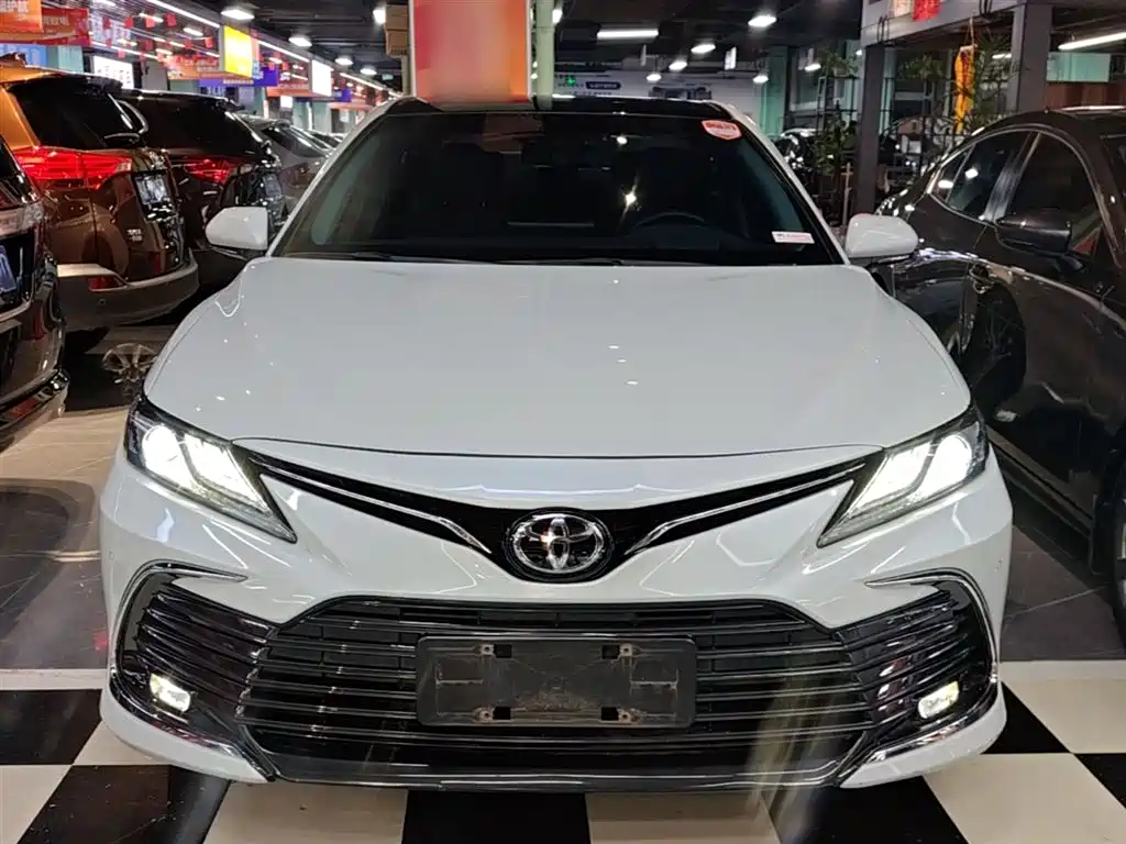 Toyota Camry 2022 — фото 3