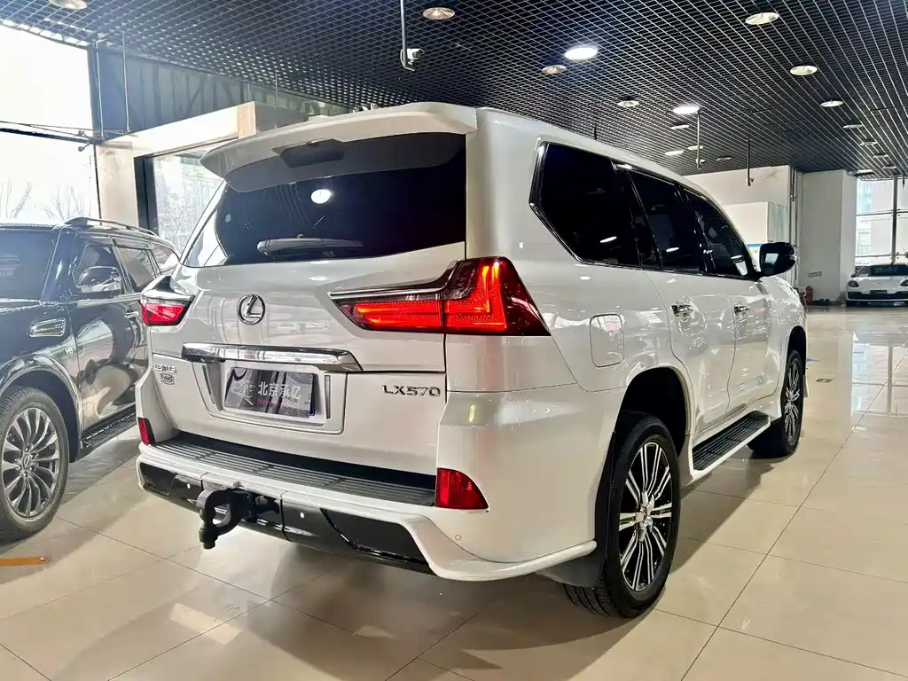 Lexus LX 2018 — фото 7