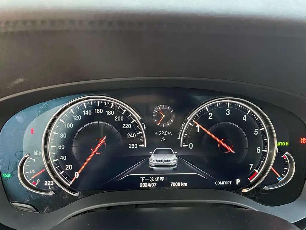 BMW 5 Series 2018 — фото 11