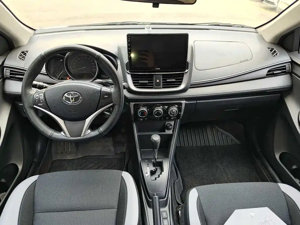 Toyota Yaris L 2022 — фото 8
