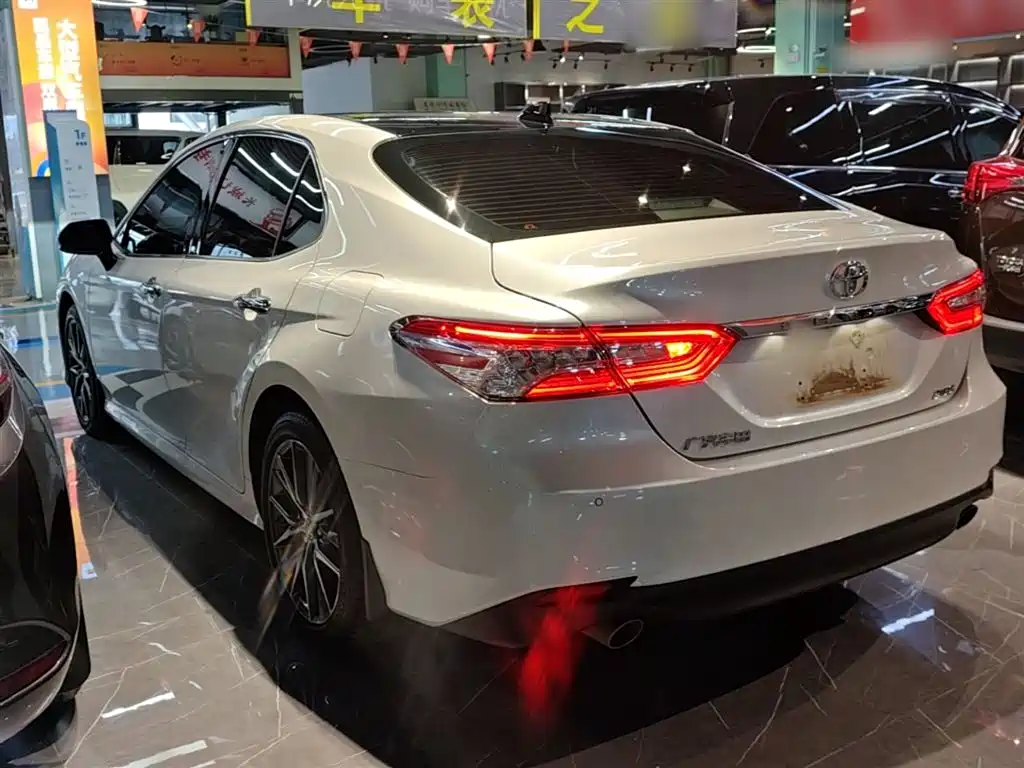 Toyota Camry 2022 — фото 5