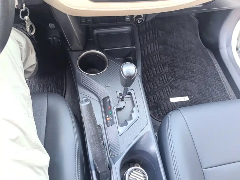 Toyota RAV4 2015 — фото 14