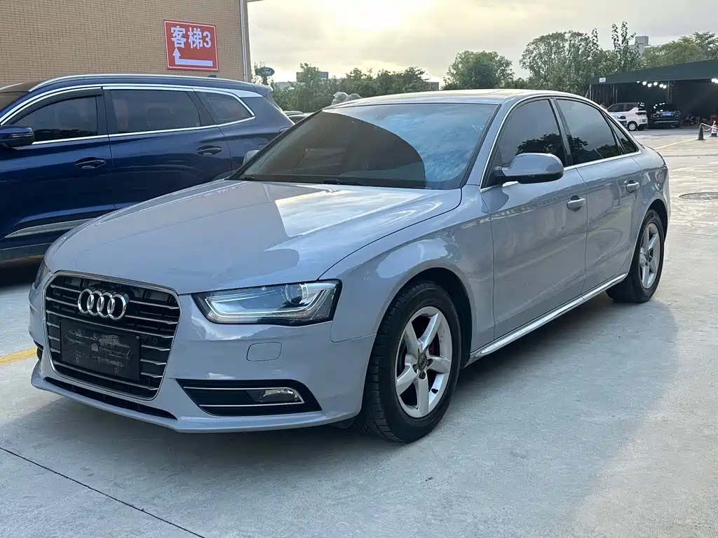 Audi A4L 2015 — фото 1