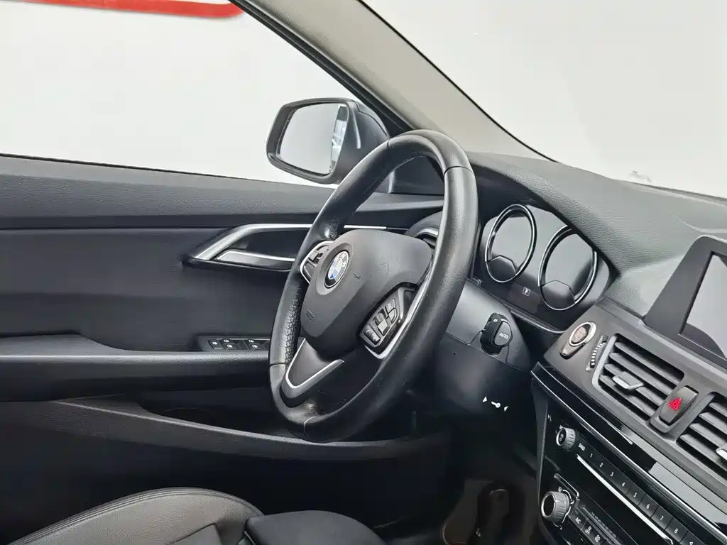 BMW 1 Series 2017 — фото 22